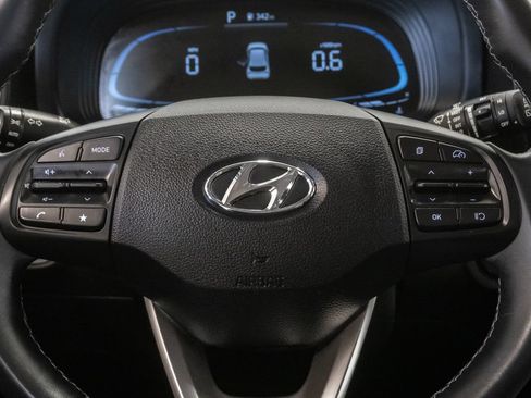 Used 2025 Hyundai Venue SEL FWD image 15