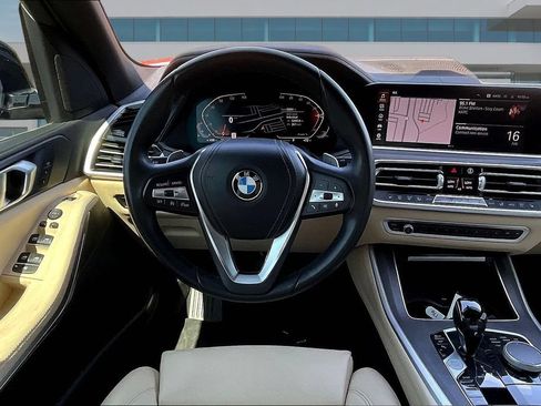 Used 2022 BMW X5 xDrive40i w/ Parking Assistance Package AWD/4WD image 8