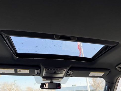 Used 2022 Nissan Armada SL w/ Midnight Edition Package image 19