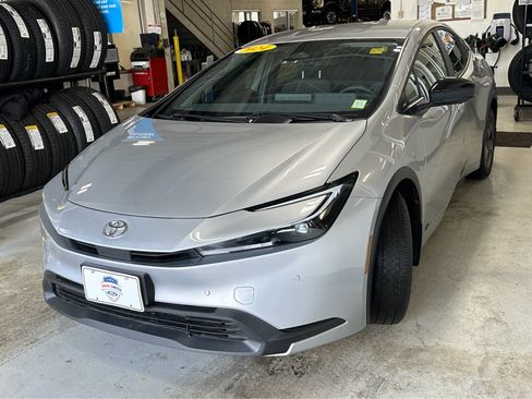 Used 2024 Toyota Prius LE image 4