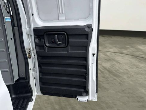 Used 2014 Chevrolet Express 2500 RWD image 17