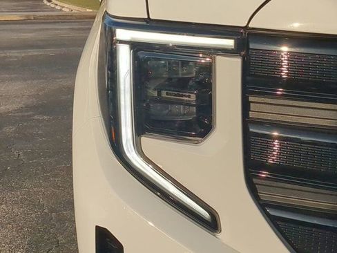 Used 2024 GMC Sierra 1500 Elevation AWD/4WD image 9