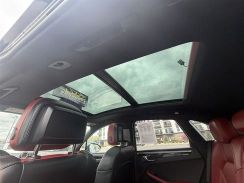 Used 2018 Porsche Macan S image 31