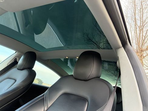 Used 2018 Tesla Model 3 Long Range image 16