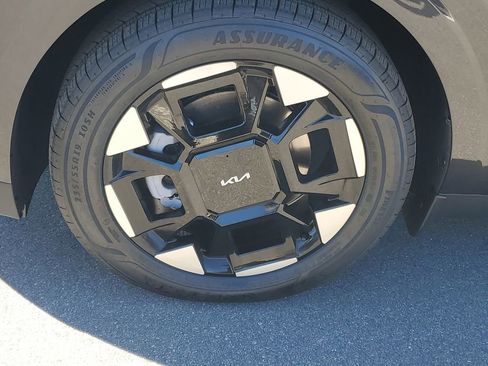 New 2026 Kia Carnival EX image 31