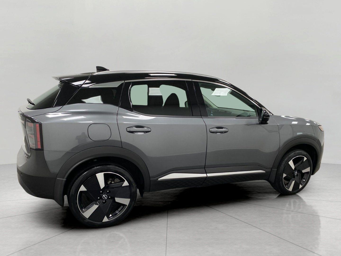Certified 2025 Nissan Kicks SR AWD/4WD image 2
