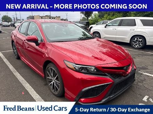 Used 2024 Toyota Camry SE w/ Cold Weather Package FWD image 2