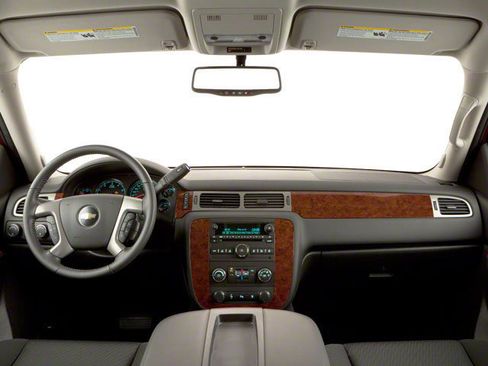 Used 2013 Chevrolet Avalanche LTZ image 20