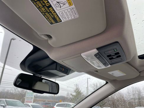 Used 2022 Nissan Rogue SL w/ SL Premium Package image 26