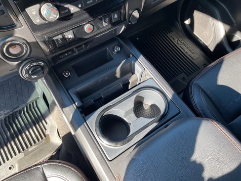 Used 2024 Nissan Titan PRO-4X w/ Pro-4x Convenience Package image 18