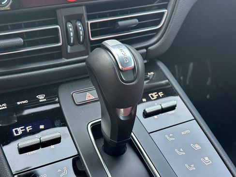 Certified 2025 Porsche Macan image 22