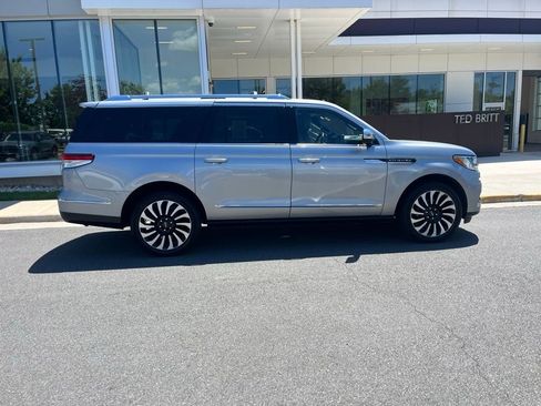 Used 2023 Lincoln Navigator L Black Label AWD/4WD image 9