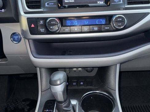 Used 2019 Toyota Highlander LE image 18