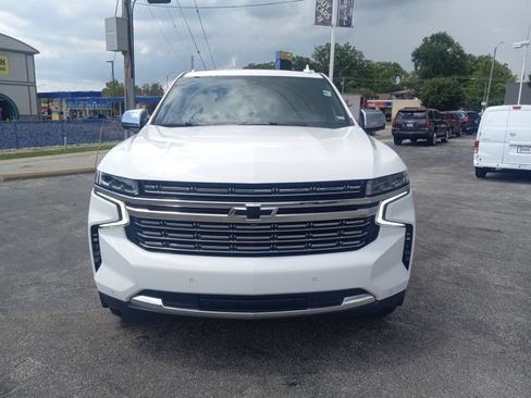 Used 2021 Chevrolet Suburban Premier w/ Premium Package AWD/4WD image 4