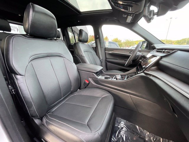 Used 2026 Jeep Grand Cherokee Limited AWD/4WD image 31
