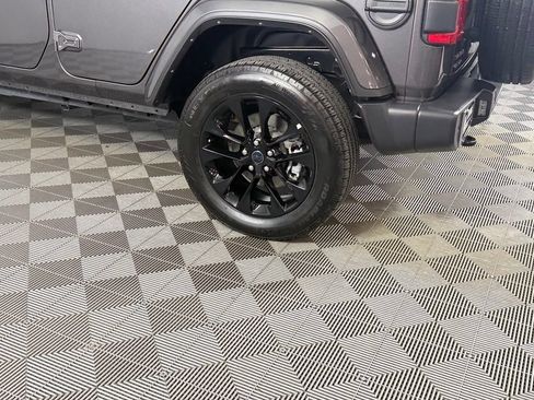 Certified 2025 Jeep Wrangler Unlimited Sahara w/ Safety Group AWD/4WD image 13