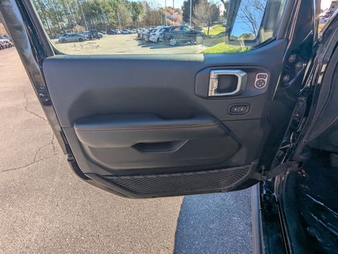 Used 2022 Jeep Gladiator Mojave w/ Cold Weather Group image 14