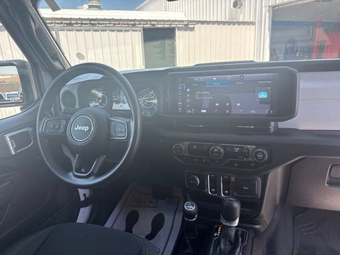 Used 2025 Jeep Wrangler Sport AWD/4WD image 22