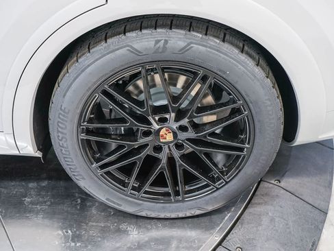 New 2026 Porsche Cayenne AWD/4WD image 13
