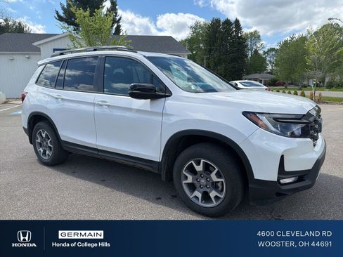 Used 2023 Honda Passport TrailSport image 3