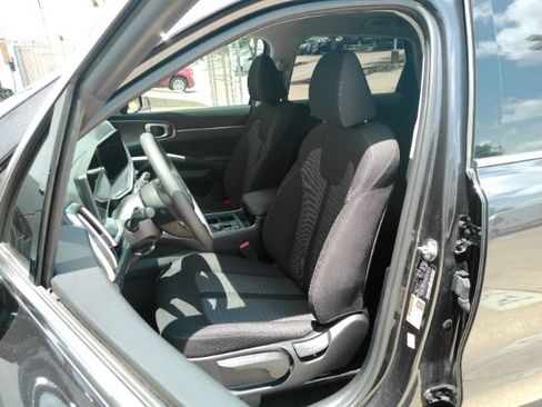 Used 2025 Kia Sorento LX FWD image 13