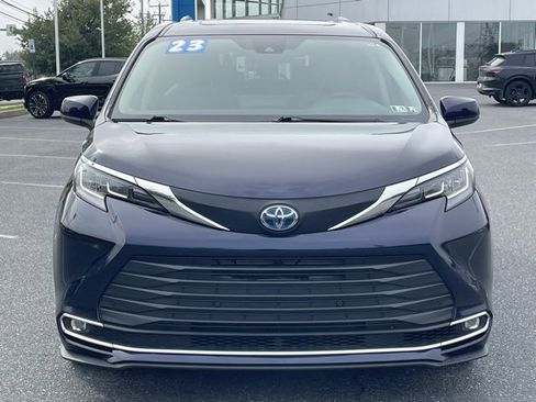 Used 2023 Toyota Sienna XLE image 7