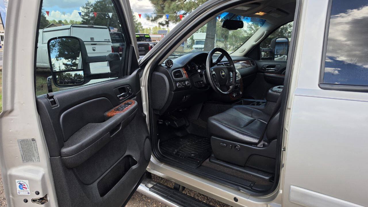 Used 2008 Chevrolet Silverado 3500 LTZ AWD/4WD image 8