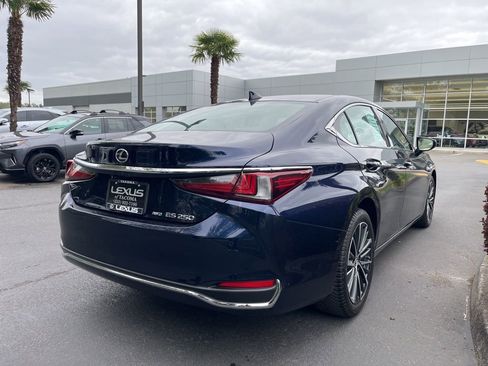 Certified 2023 Lexus ES 250 w/ Premium Package AWD/4WD image 4