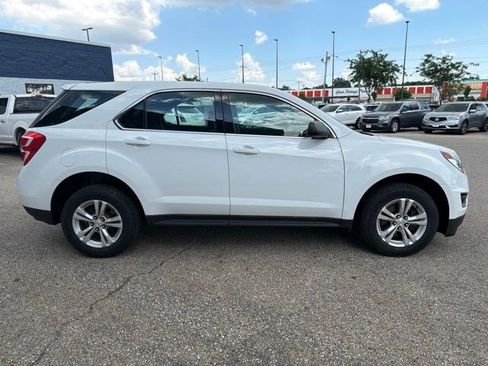 Used 2017 Chevrolet Equinox LS FWD image 6
