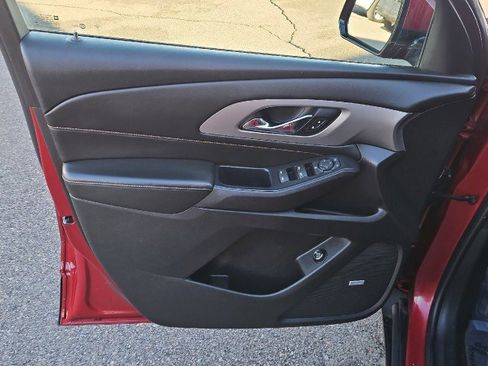 Used 2018 Chevrolet Traverse LT image 35