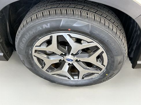 Used 2023 Subaru Forester Premium image 11