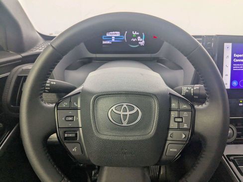 Used 2024 Toyota bZ4X FWD image 18