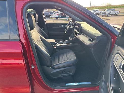 Used 2025 Ford Explorer ST-Line w/ Premium Package image 14