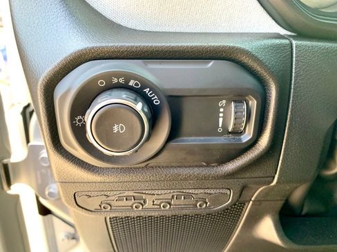Used 2024 Jeep Wrangler Unlimited Sport AWD/4WD image 29