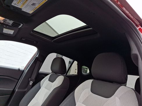 Certified 2024 Chevrolet Trax RS w/ Sunroof Package FWD image 15