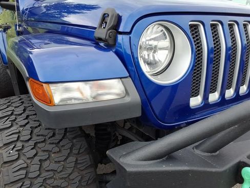 Used 2019 Jeep Wrangler Unlimited Sahara w/ Uconnect 4C Nav & Sound Group AWD/4WD image 3