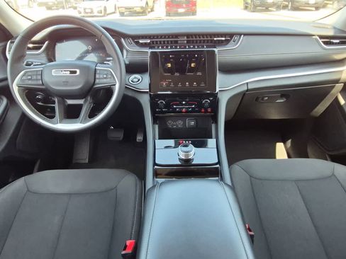 Used 2023 Jeep Grand Cherokee Laredo RWD image 19