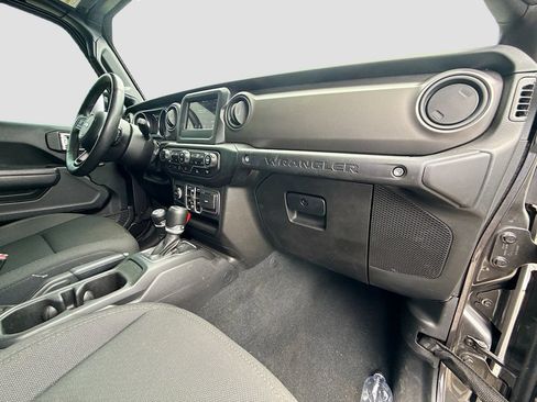 Used 2023 Jeep Wrangler Unlimited w/ Cold Weather Group AWD/4WD image 33