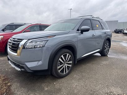 Used 2025 Nissan Pathfinder Platinum w/ Cargo Package