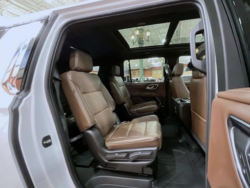 Certified 2021 Chevrolet Suburban High Country w/ Premium Package AWD/4WD image 18