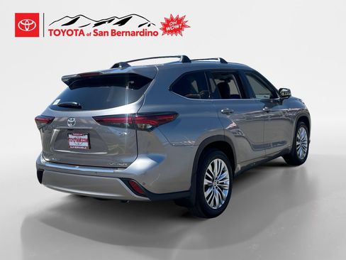 Certified 2026 Toyota Highlander Platinum AWD/4WD image 5