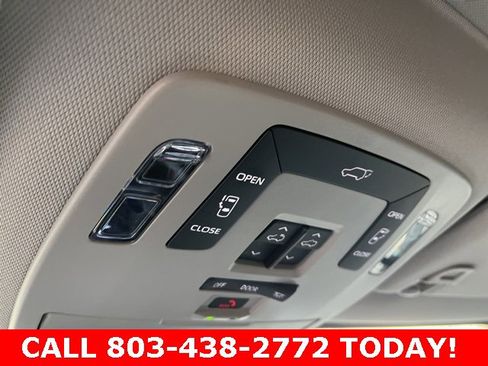 Used 2025 Toyota Sienna XLE image 30