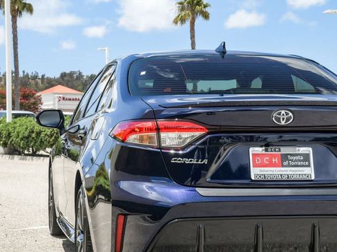 Used 2026 Toyota Corolla SE FWD image 6