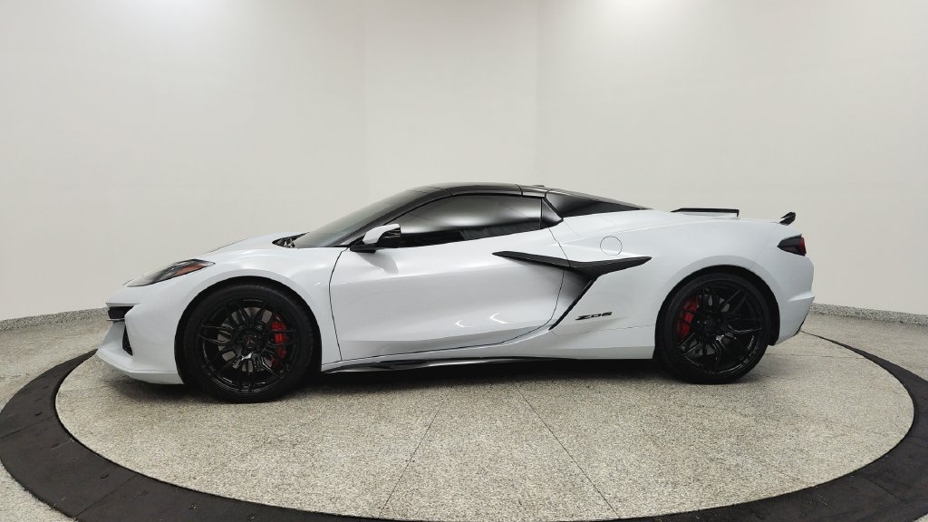 Used 2024 Chevrolet Corvette Z06 w/ Battery Protection Package RWD image 2