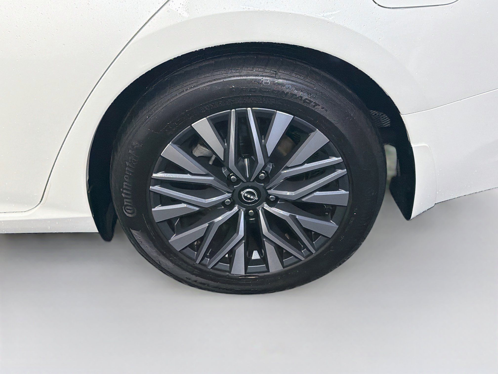 Used 2024 Nissan Altima 2.5 SV FWD image 11