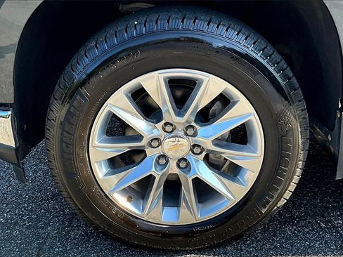 Certified 2021 Chevrolet Silverado 1500 LTZ w/ Technology Package image 32