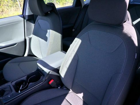 Used 2025 Kia K4 LXS image 14