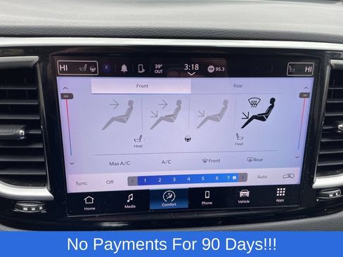 Used 2023 Chrysler Pacifica Touring-L FWD image 23