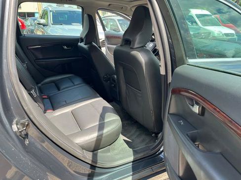 Used 2010 Volvo V70 FWD image 13