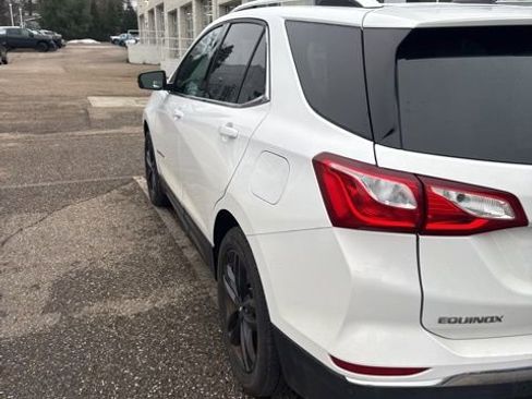 Used 2020 Chevrolet Equinox LT w/ Sport Edition image 4